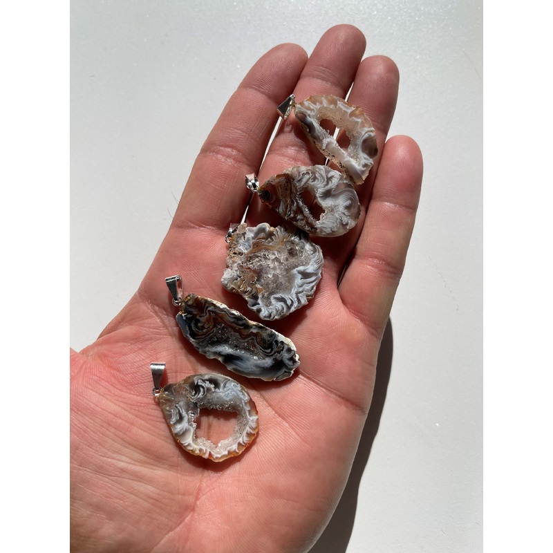 1 x Natural Agate Crystal Pendant PD014
