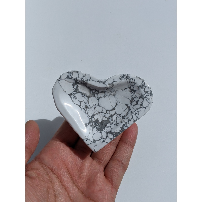 Howlite Crystal Heart P012