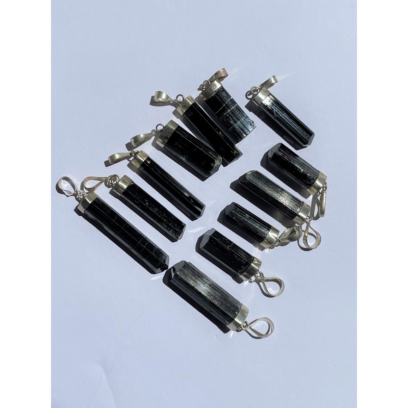 1 x  Black Tourmaline  Crystal Pendant Natural PD037