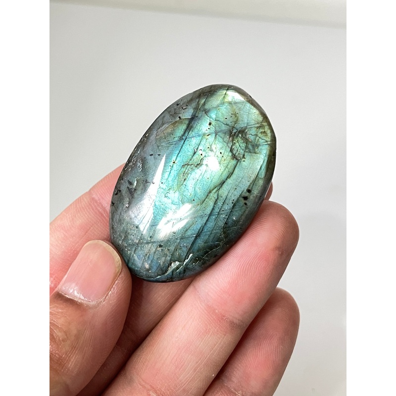 1 x Labradorite Crystal Palm Stones LA119