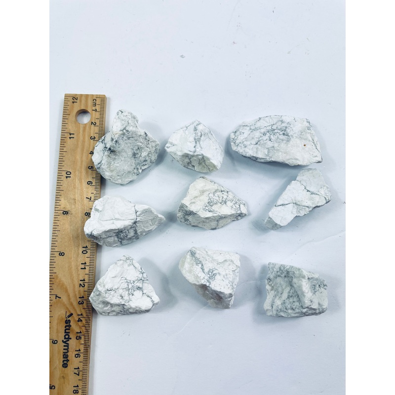 1 x Raw Howlite Natural Crystal RW01