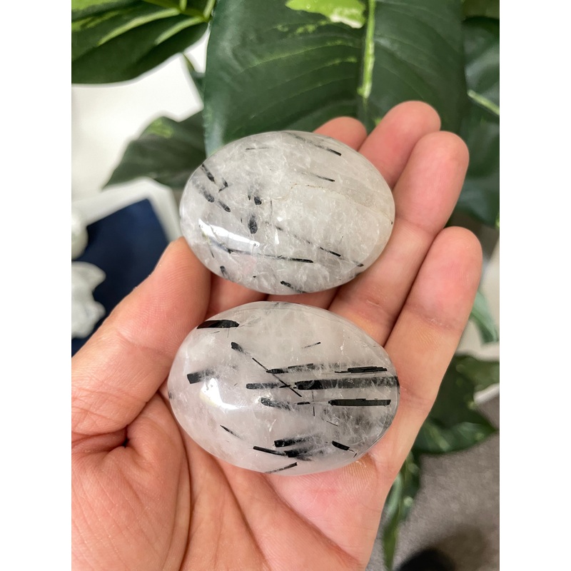 1 x Tourmalinated Quartz Palm Stone Natural (M) PS001a