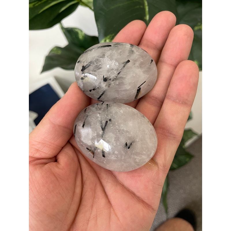 1 x Tourmalinated Quartz Palm Stone Natural (S) PS001b