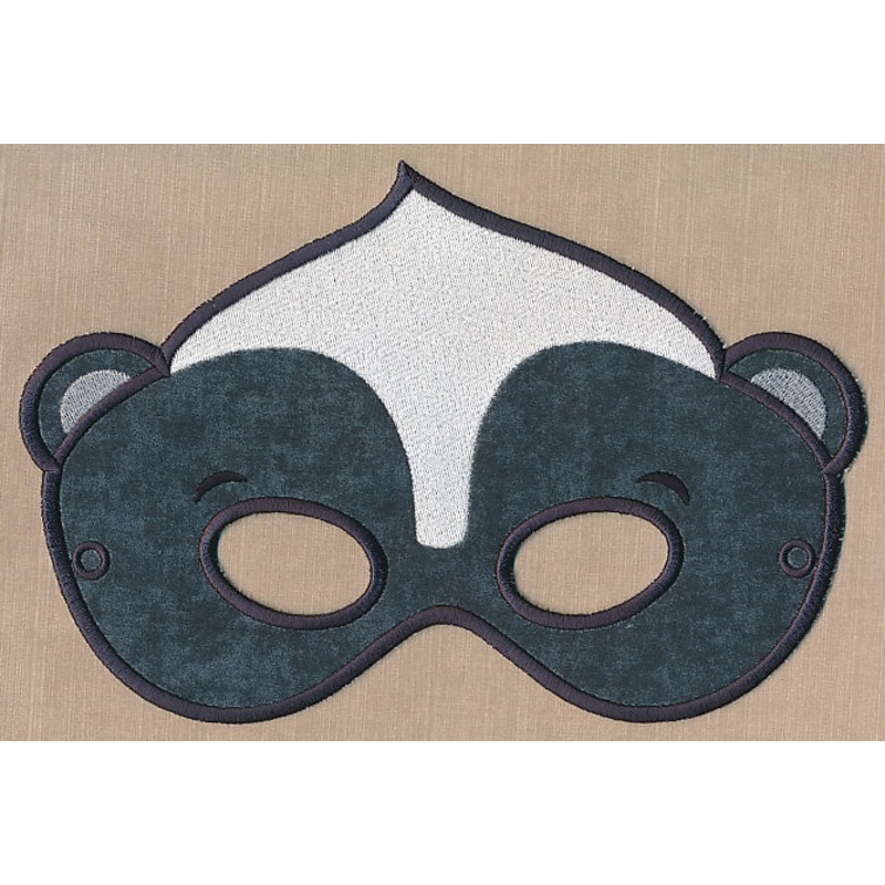 Woodland Skunk Mask – Large (In-the-Hoop)