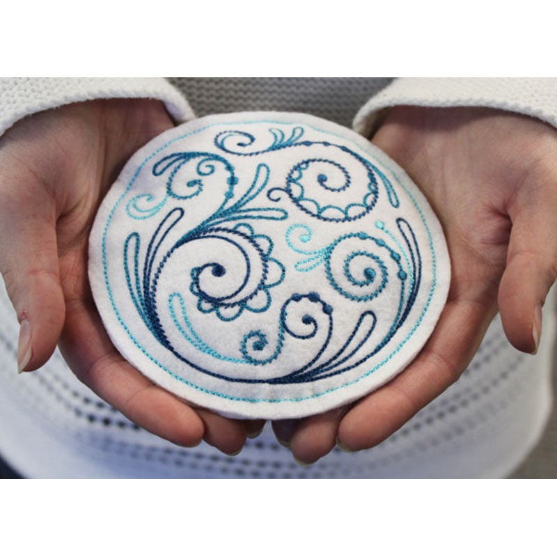 Winter Hand Warmer Circle (In-the-Hoop)