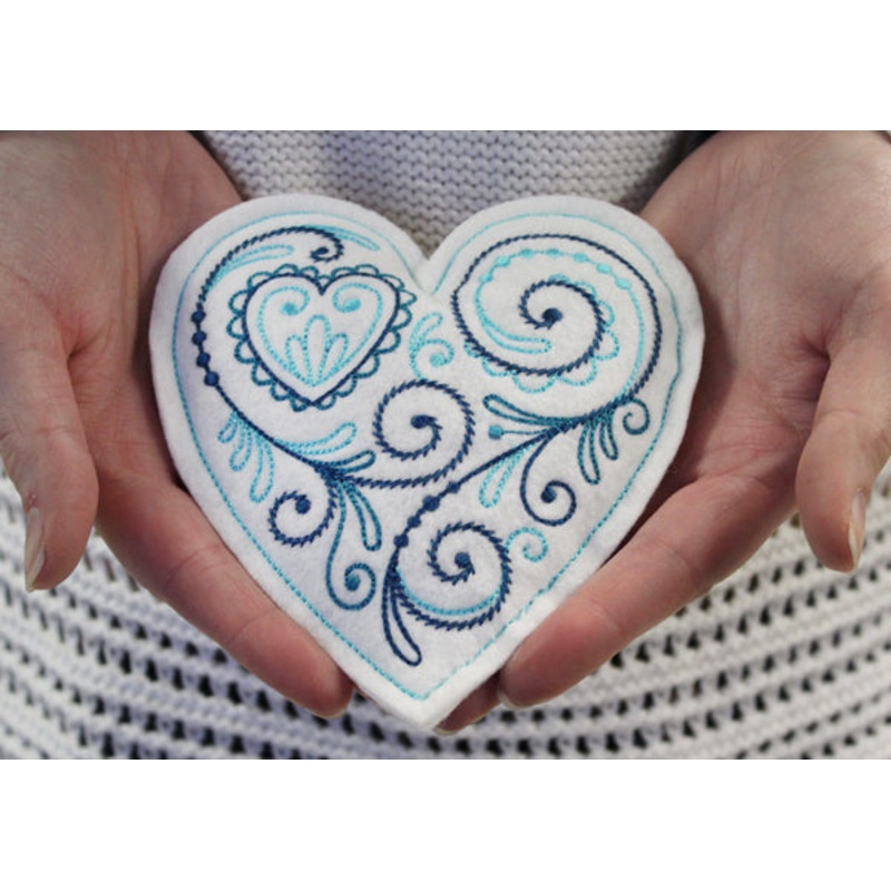 Winter Hand Warmer Heart (In-the-Hoop)