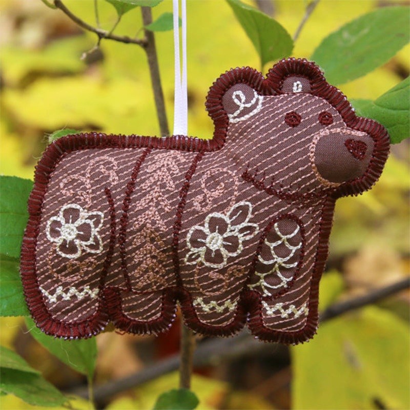 Woodland Wildlife Ornament – Bear (In-the-Hoop)