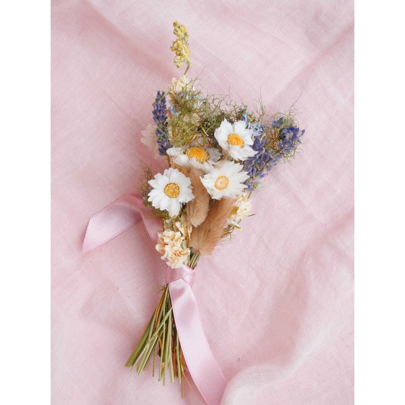 The Pearly Prairie Dried Flower Baked Blossom Table Setting Favour