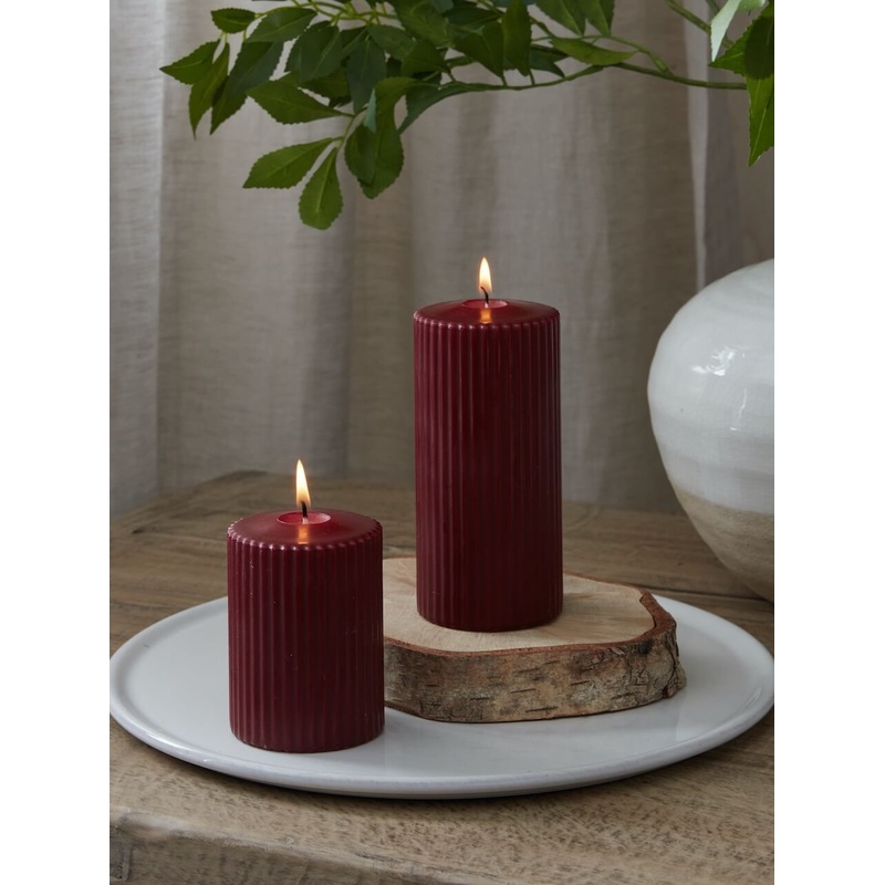 Set of 2 Burgundy Ribbed Pillar Candles