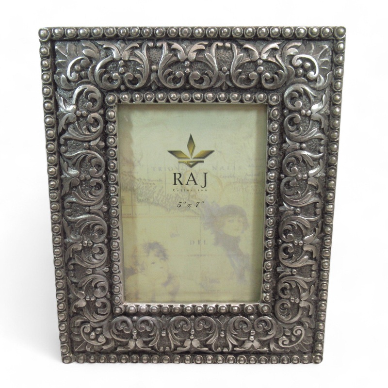RAJ Collection Metal 7×5 Photo Picture Frame w/ Stand | Preloved