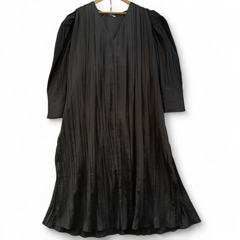 H&M  Black Long Pleated Dress UK Large Womenswear | Pre-loved