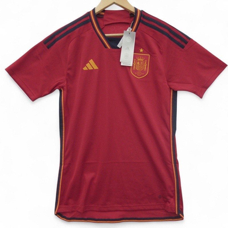 Men’s Spain FC Football Shirt Small UK Slim Fit Sports Top | Pre-loved