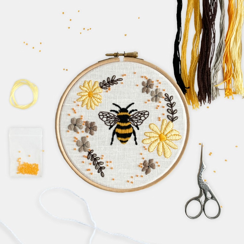 Floral Bee Embroidery Kit|Off White