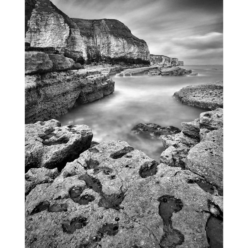 Thornwick Bay (b/w)|16×12 mounted|10×8 mounted|16×12 framed|A4 framed