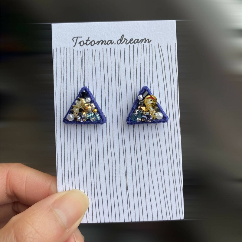 Crystal Embroidery Earrings (Triangle)