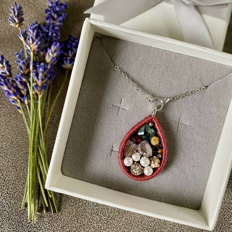 Crystal Embroidery Necklace|Orange|Black Crescent|Red|Brown