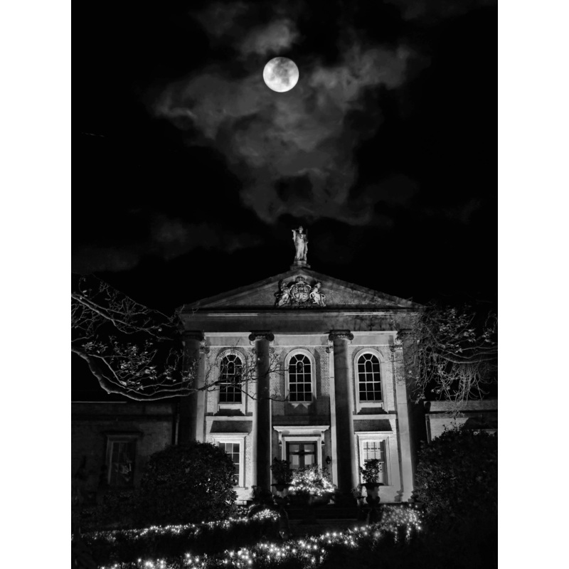 Sessions House Under Moon – Black & White