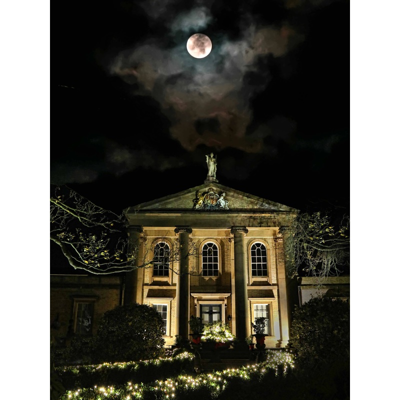 Sessions House Under Moon – Colour