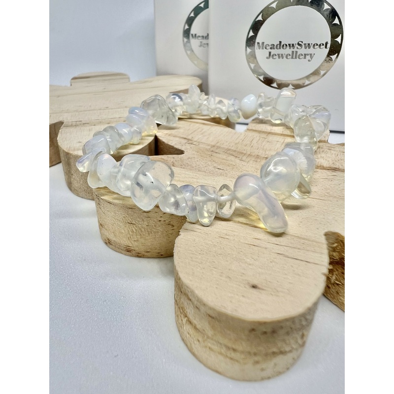 Opal glass chip bracelet