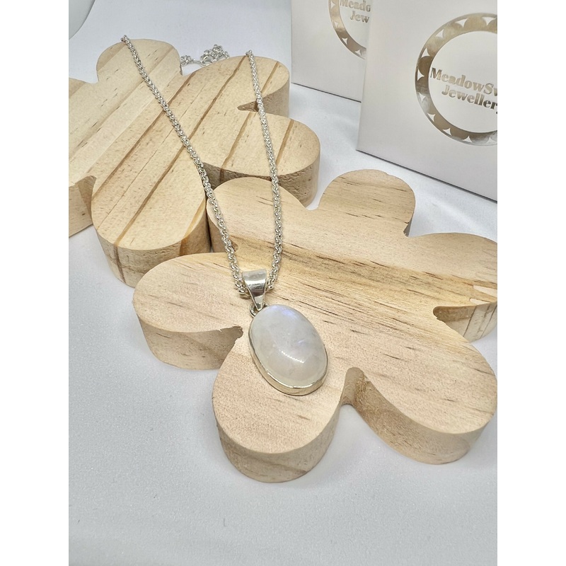 White moonstone oval necklace
