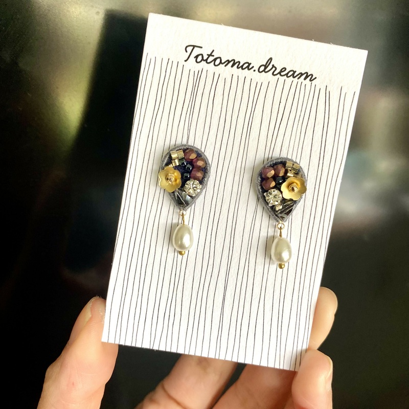 Crystal Embroidery Earrings with charm (Balloon)