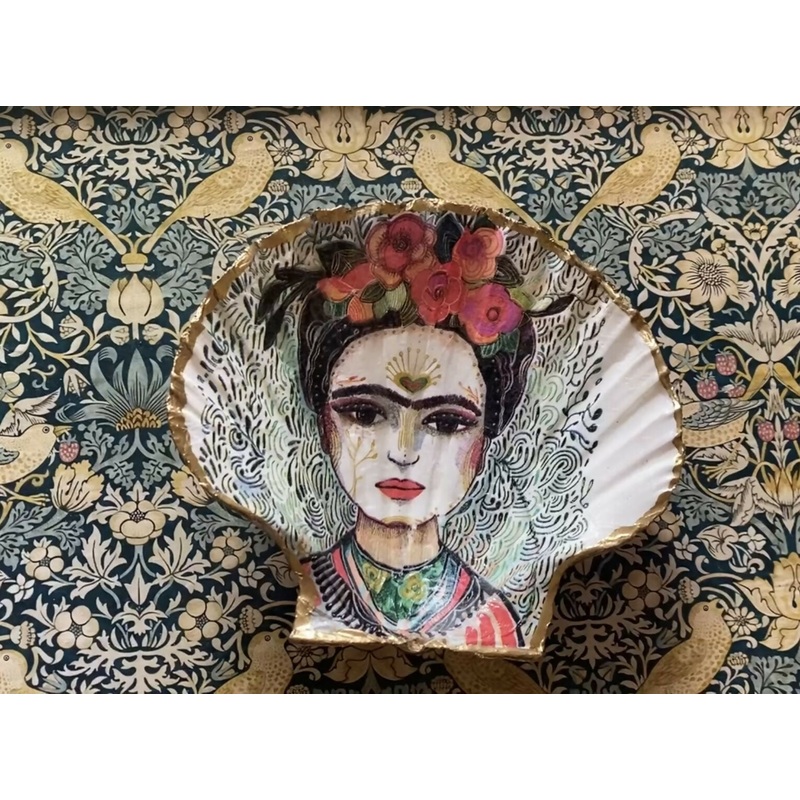White Frida Kahlo Scallop