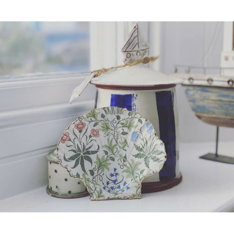 Cream floral William Morris Scallop