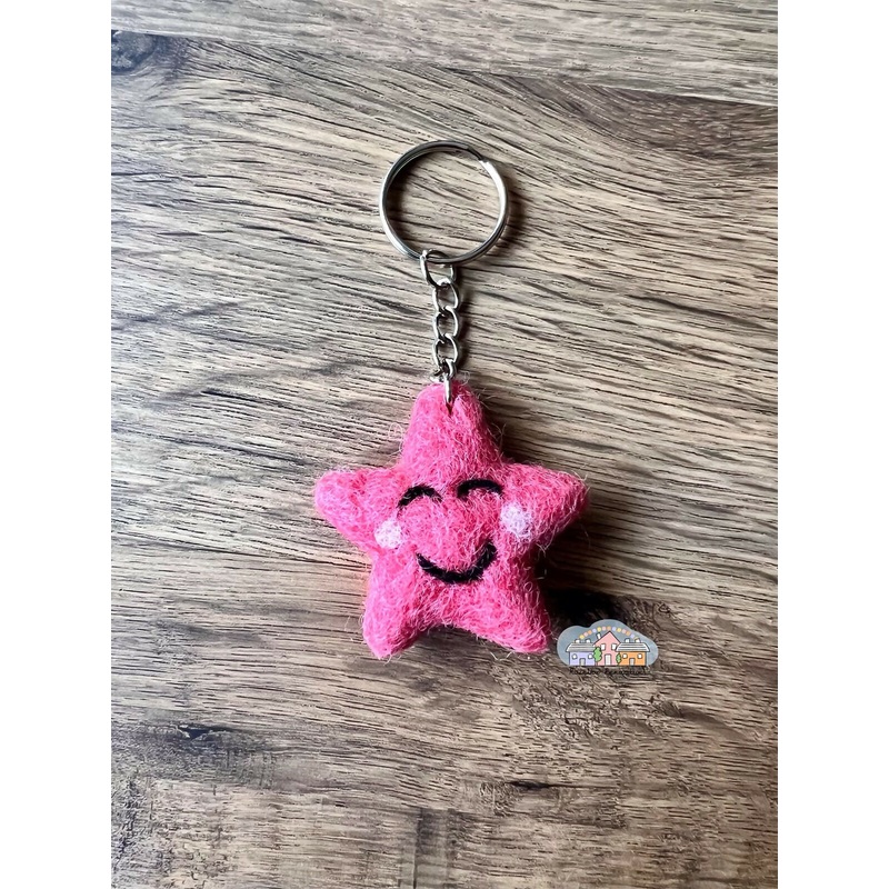 Felted Smiley Star Keyring|Pink|Blue|Green|Purple|Blush pink|Dark pink|Aubergine|Neon pink|Lemon|Mustard