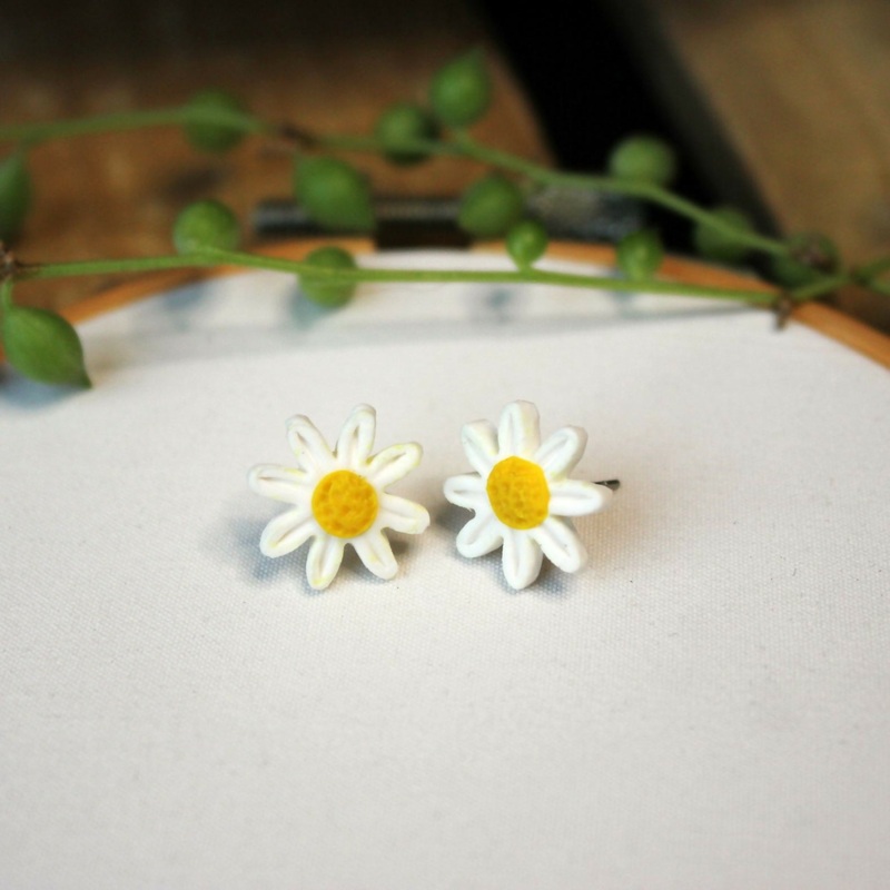 Daisy Stud Earrings
