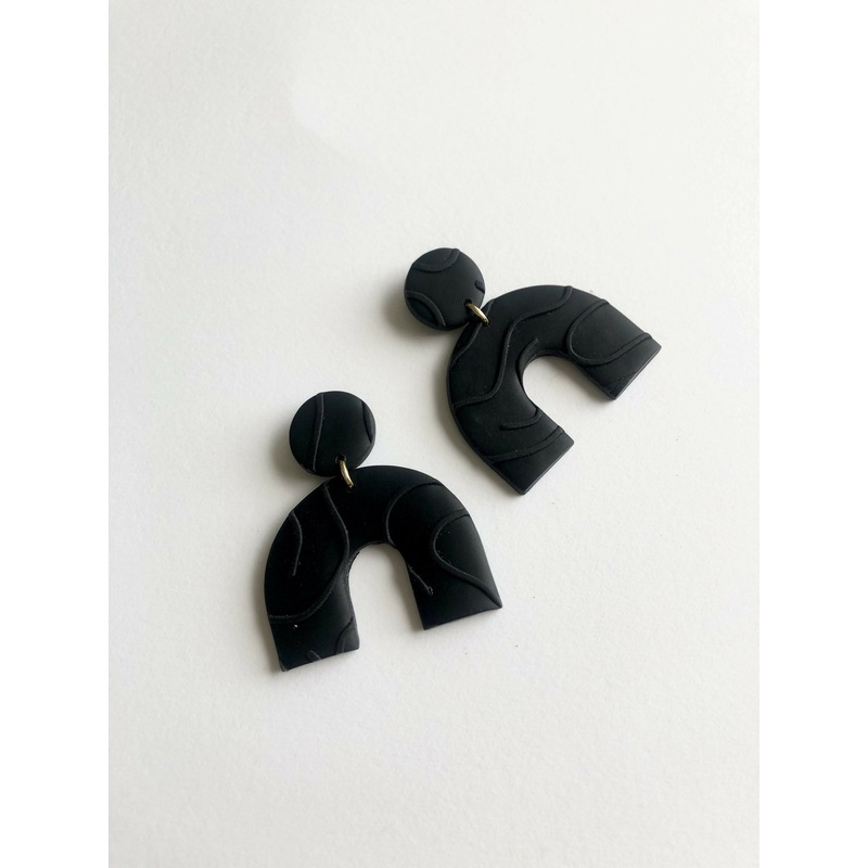 Dolly / Statement Earrings / Black Line