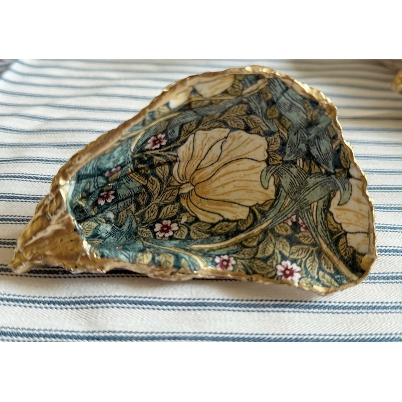 William Morris Lily Oyster