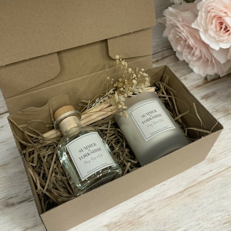 Summer in Yorkshire Gift Set – Peony, Rose and Oud Candle 160g and Dried Flower Diffuser 100ml