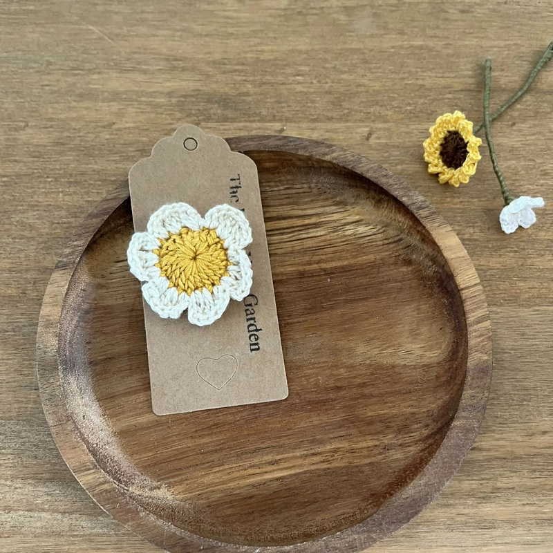 Daisy Flower Brooch