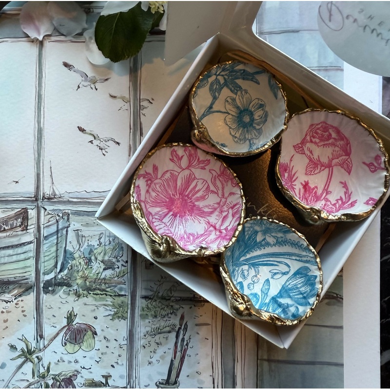 Blue and Pink Floral Cockle Shell Giftbox