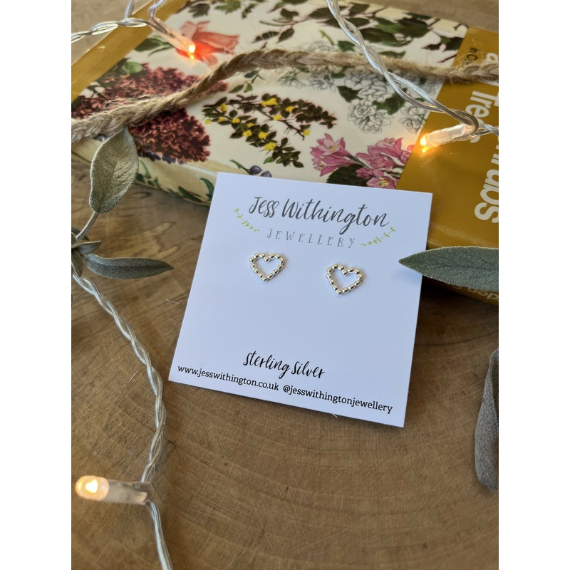 Bubble heart studs