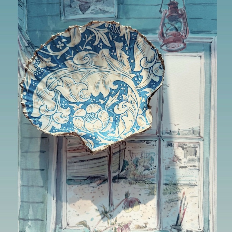 Fleur De-Lis Scallop