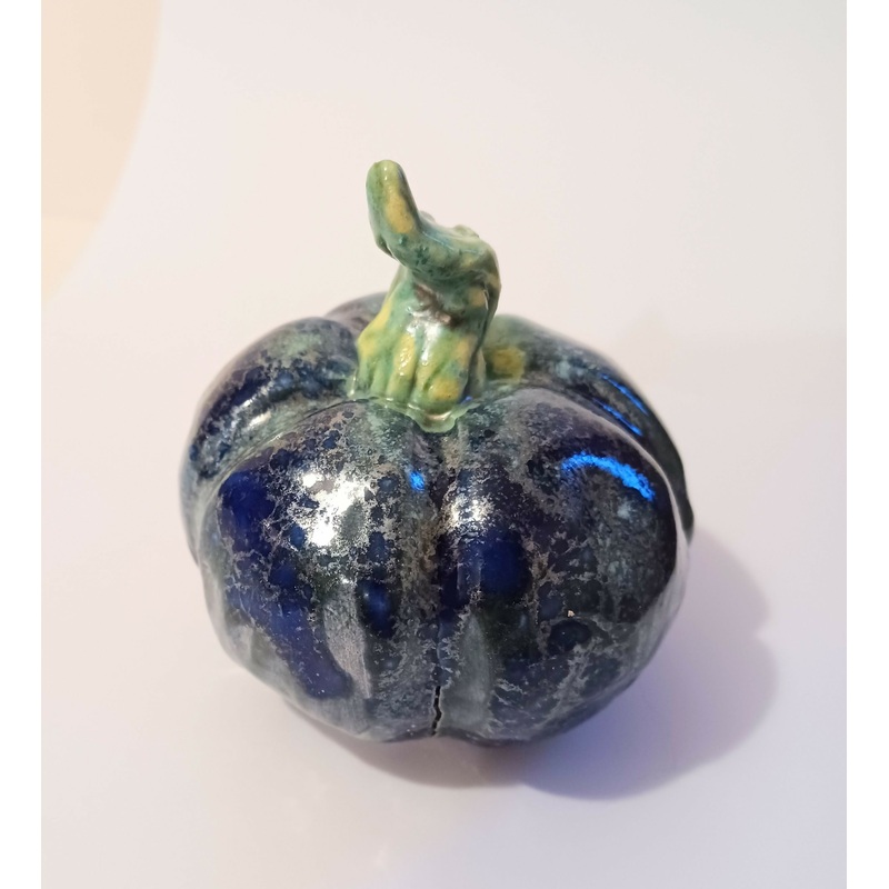 Large pumpkin|Blue|Orange