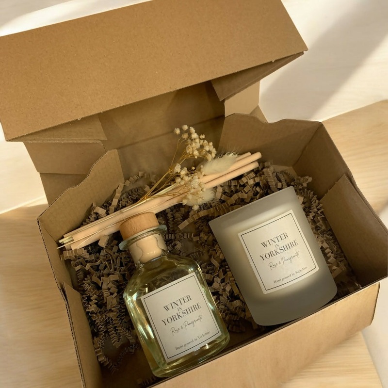 Winter in Yorkshire Gift Set – Rose and Pomegranate Candle 150g and Dried Flower Reed Diffuser – 100ml