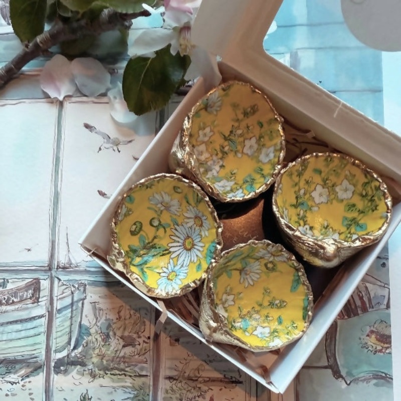 Yellow Floral Cockle Shell Giftbox