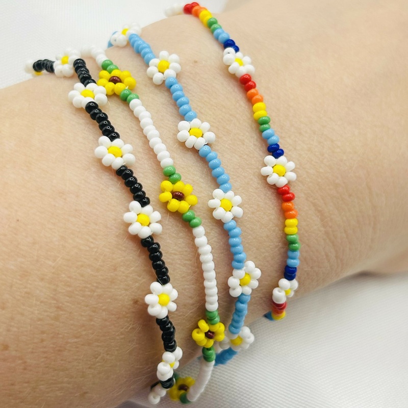 Hand-Beaded Daisy Bracelet with Clasp  Dainty Bright Floral Design
