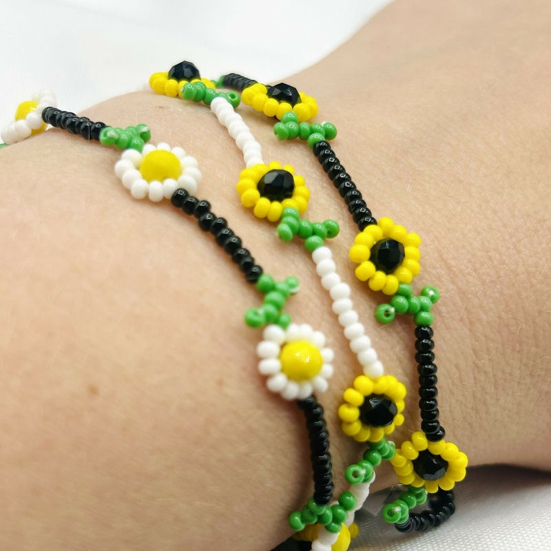 Hand-Beaded Sunflower Bracelet with Clasp  Dainty Floral Design