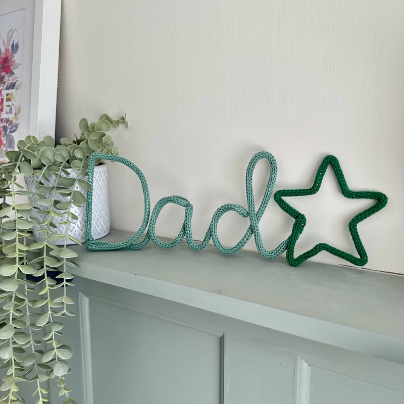 Knitted Wire Dad Sign With Star