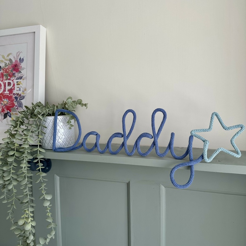 Knitted Wire Daddy Sign With Star