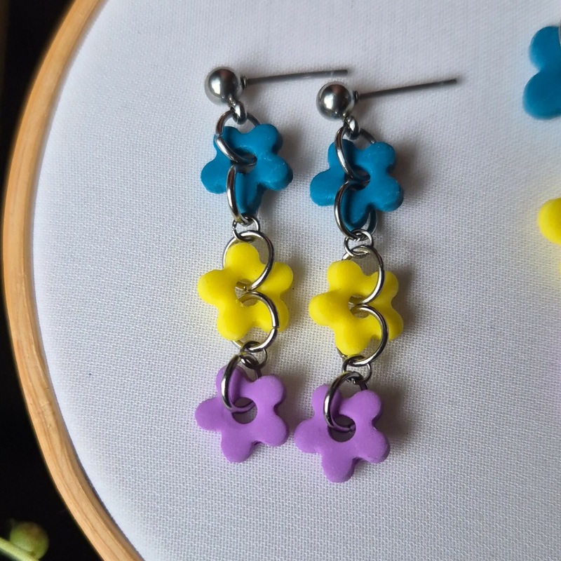 Simply Flowers Dangle Earrings