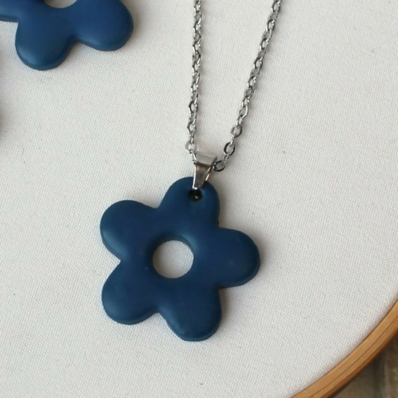 Simply Flowers Navy Necklace