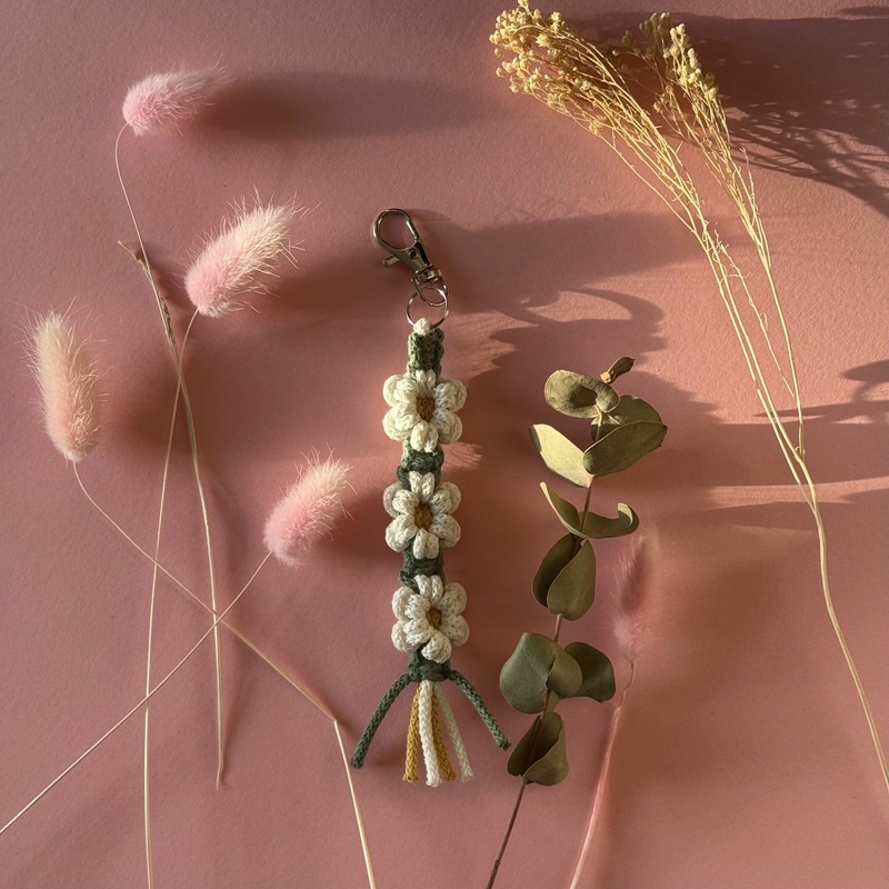 Daisy Flower Macrame Keyring
