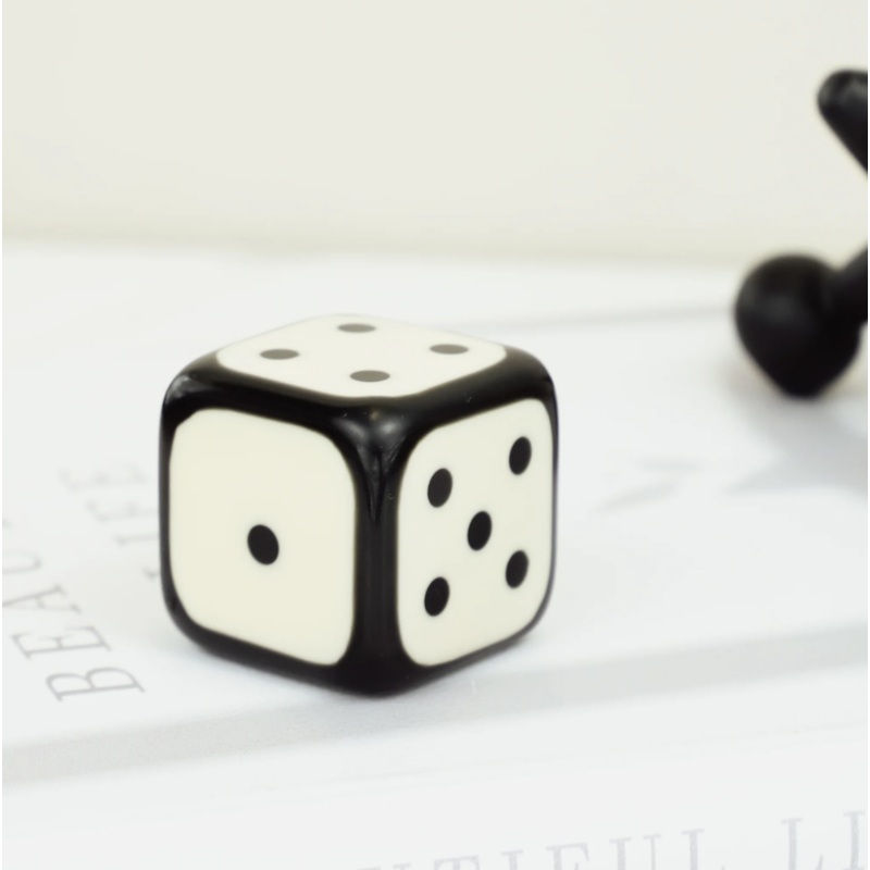 Black & White Die