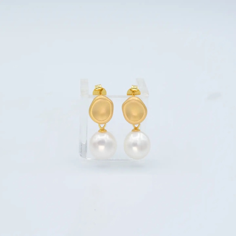 NY Pearl & Matte Gold Post Earrings