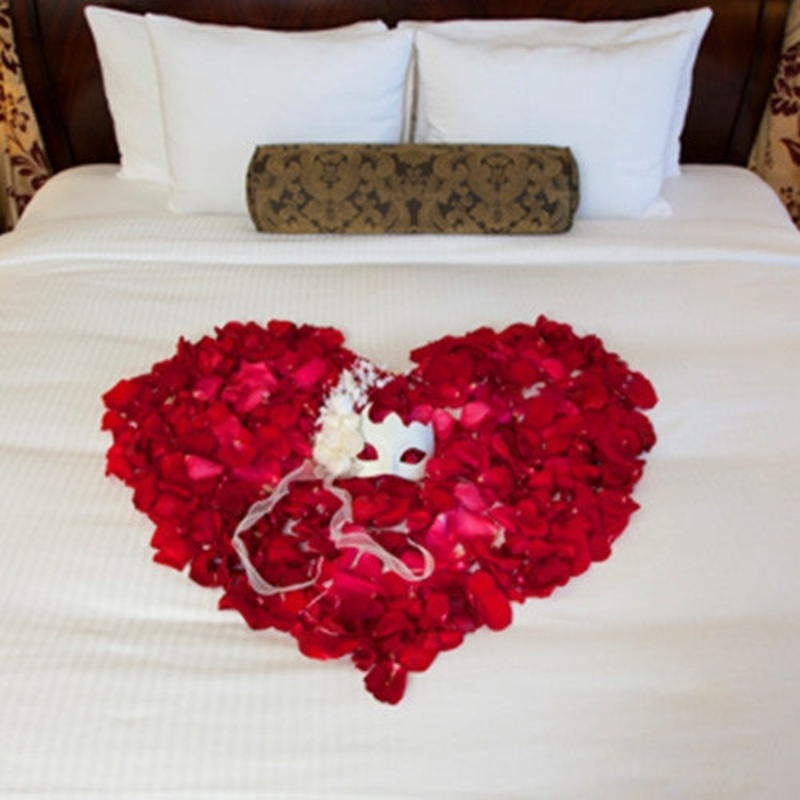 Red Rose Masquerade Heart|2pm – 4pm|4pm – 6pm|None|Moet Chandon|Veuve Clicquot