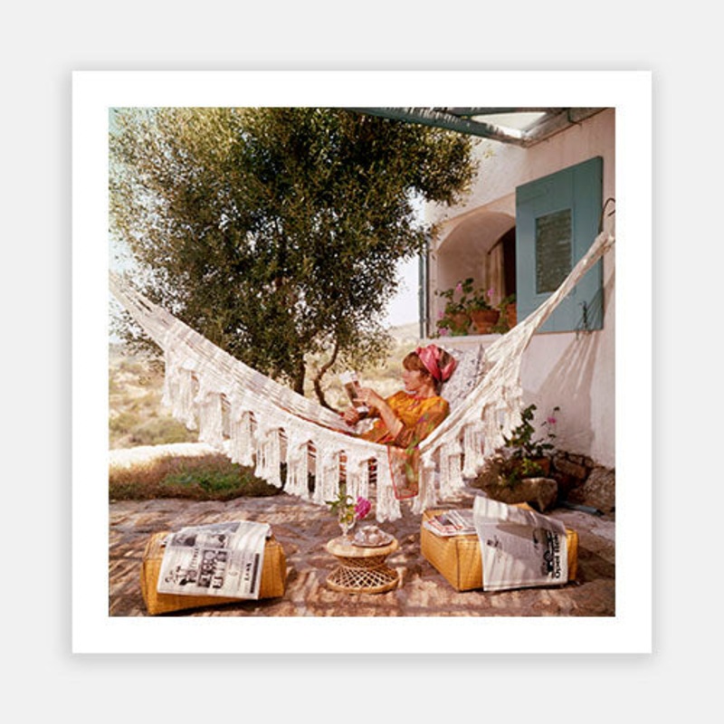 Bettina Graziani 2|C – 380 x 380|D – 490 x 490|E – 560 x 560|F – 710 x 710|G – 965 x 965|Photographic Paper|Canvas|None|White|Black|Scandi